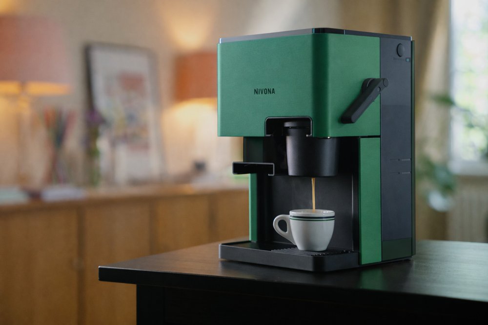CUBE 4 Pine Green při každodenní přípravě kávy